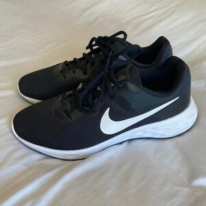 Black and White Nike Running Shoes – Women's 10